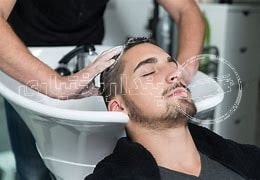 شستن سر در آرایشگاه مردانه